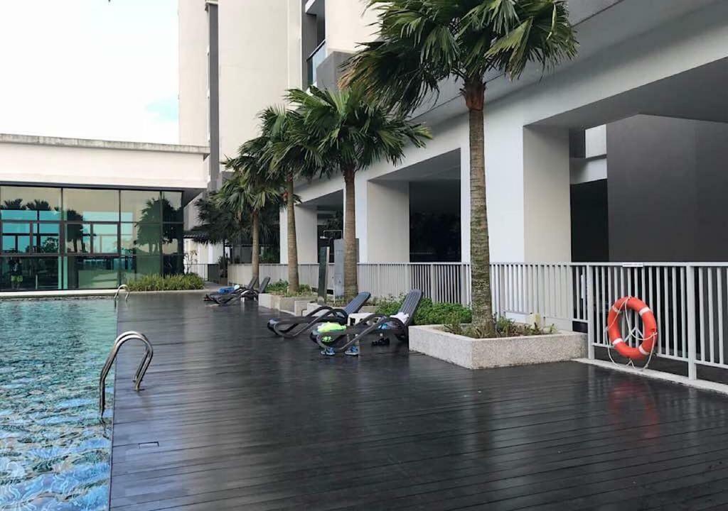 Skyloft Muslim Suite Johor Bahru Bagian luar foto