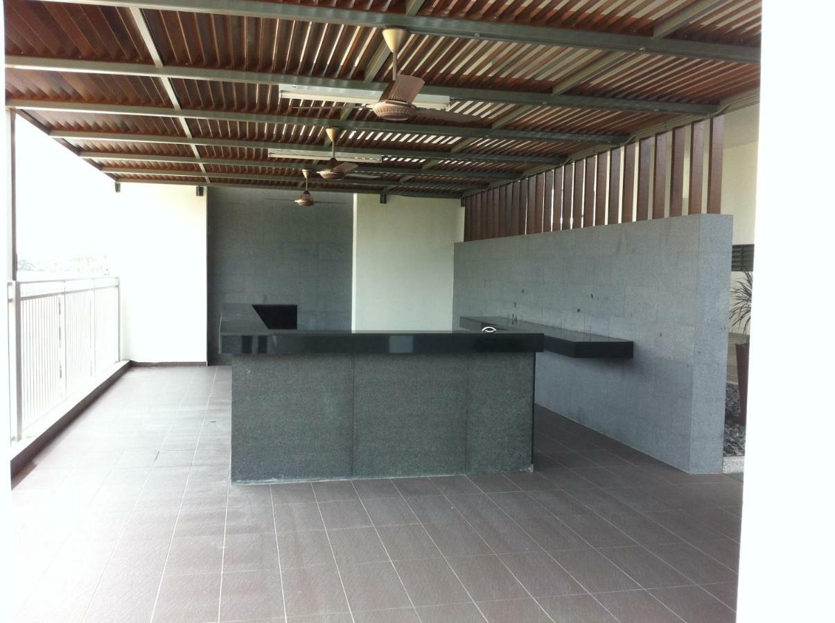 Skyloft Muslim Suite Johor Bahru Bagian luar foto
